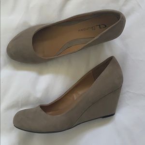 Like new! Chinese Laundry Taupe Wedge Pumps